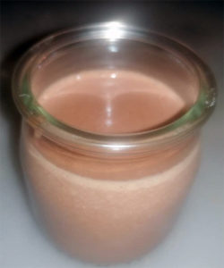 Petit Suisse de Cola Cao cremoso servido en tarritos