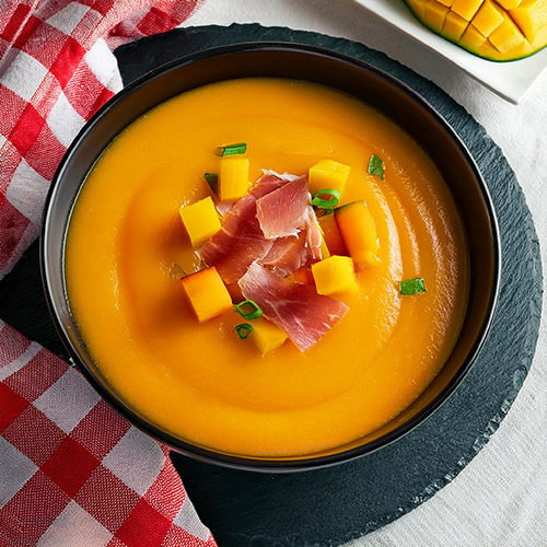 Gazpacho de Mango con tartar de jamón en Mambo