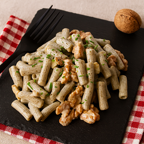 Pasta de guisantes con salsa de gorgonzola y nueces en Mambo