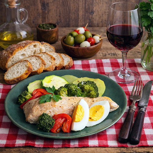 Salmón con verduras y crema de espinacas