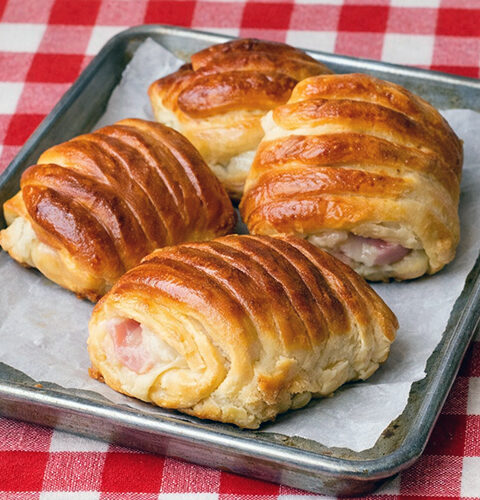 Brioches rellenos de jamón york y queso en Mambo