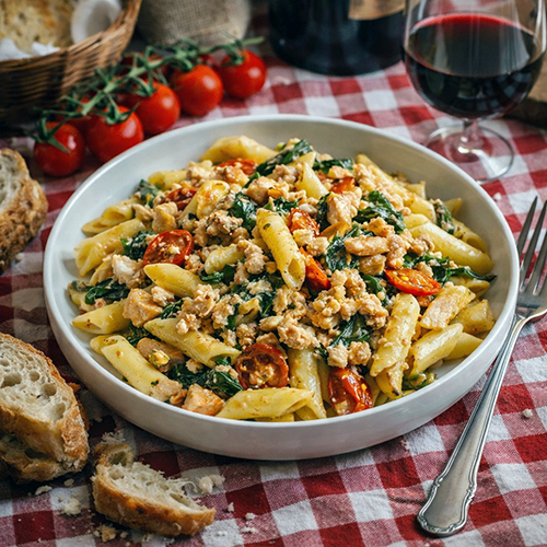 Pasta con salmón, cherrys y feta en Mambo