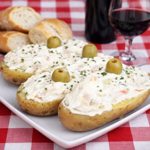 Patatas rellenas de ensaladilla en Mambo