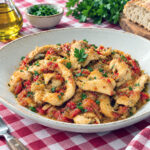 Hojaldre con Berenjena, Rulo de Cabra y Cebolla Caramelizada en Mambo